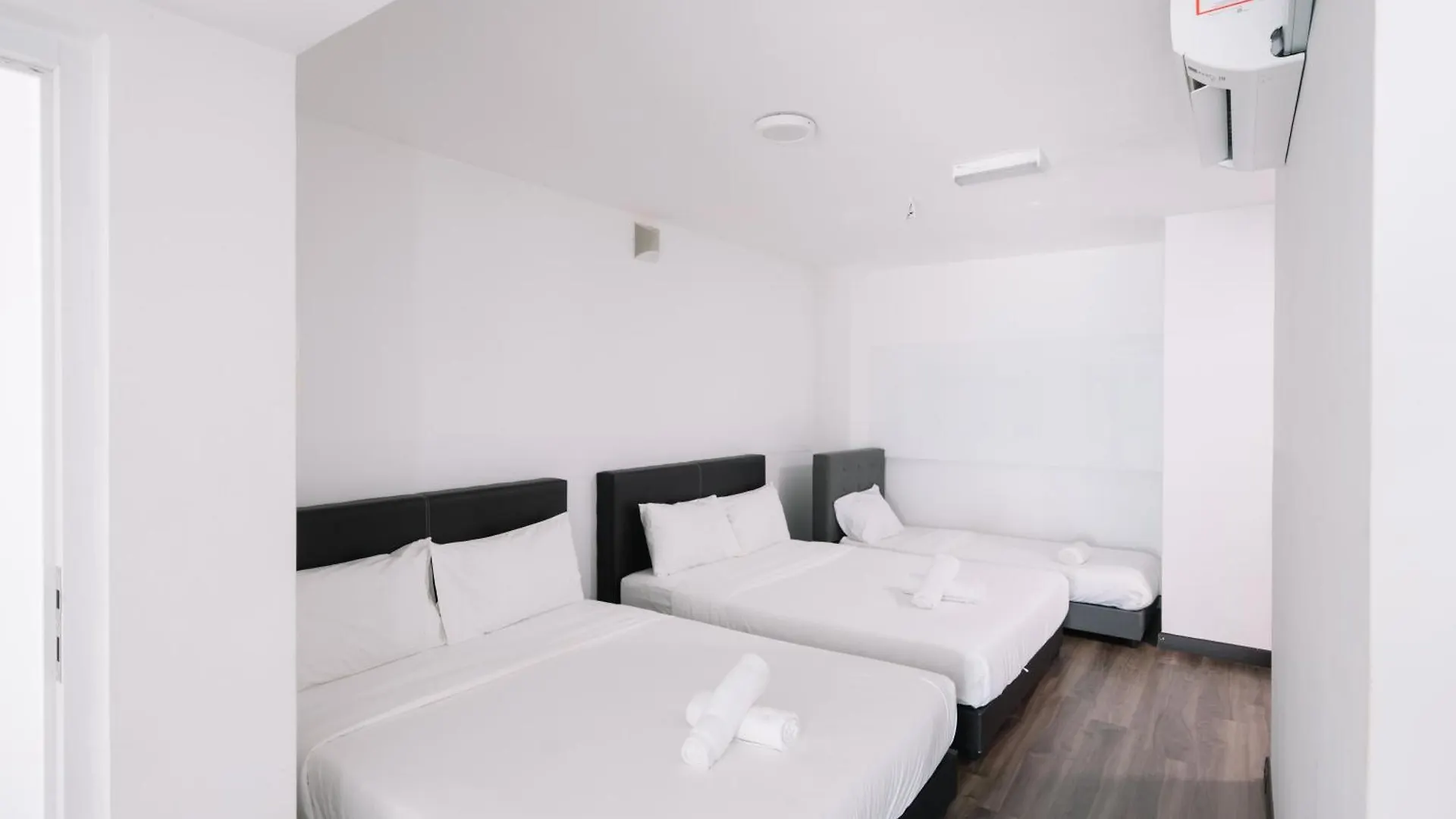 Maritime Seaview 2Bedrooms 2Carparks 4-12Pax Jelutong Malaysia