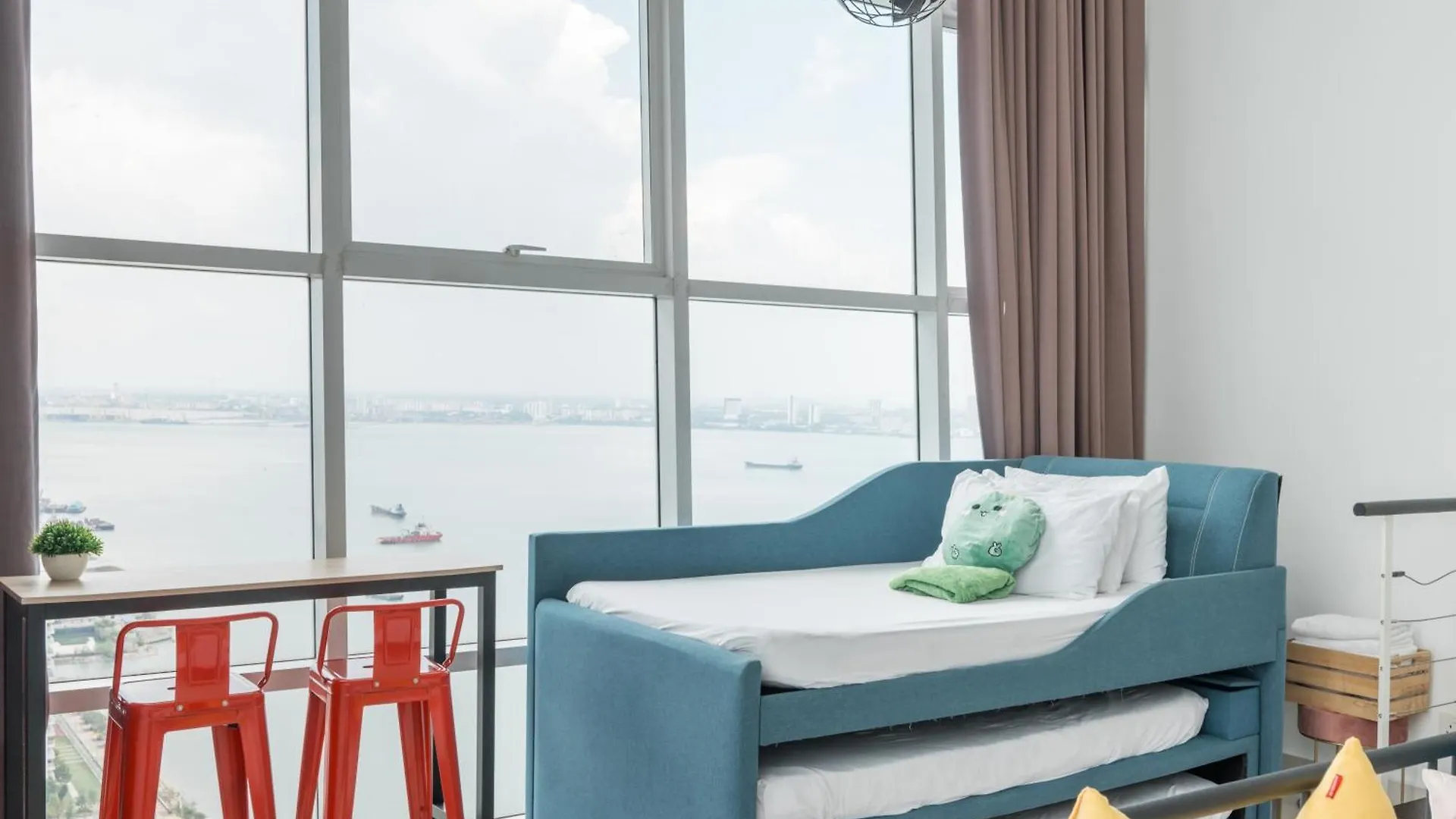 Maritime Seaview 2Bedrooms 2Carparks 4-12Pax Jelutong 0*,  Malaysia
